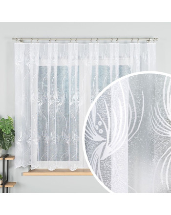 Krótka firanka żakardowa z abstrakcyjnym wzorem po całości, kolor biały, oferowana w dwóch wysokościach - sprzedawana na metry