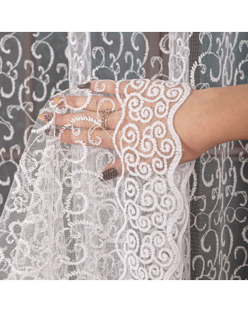 Krótka haftowana firanka do salonu, wysokość 180 cm, kolor biały - sprzedawana na metry