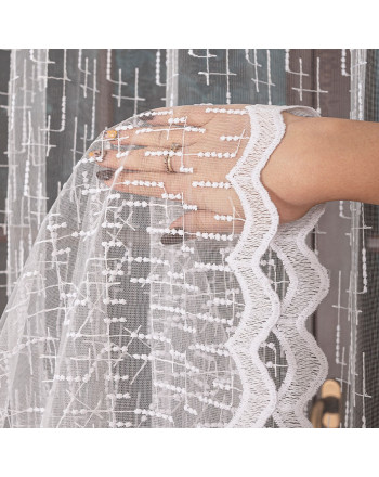 Krótka firanka z nowoczesnym haftem, kolor biały wysokość 180 cm - sprzedawana na metry