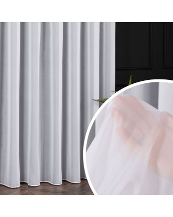 śnieżnobiała firana woalowa z ołowianką 350 cm do salonu ALLURE ze zbliżeniem na firankę