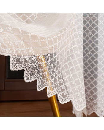 Długa firanka żakardowa z delikatnym geometrycznym wzorem, kolor biały, wysokość 250 cm - sprzedawana na metry