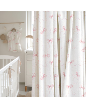 Materiał na zasłony do pokoju dziecięcego, biały welur z pastelowo-różowym nadrukiem, szerokość 165 cm, Kokardy sprzedawany na metr
