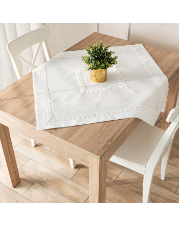 Serweta MODENA biała 85x85 cm z gipiurą na drewnianym stole do nabycia w withome.pl