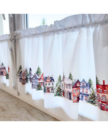 Gotowa zazdrostka z białej mikrofibry z nadrukiem świątecznym, oferowana w dwóch rozmiarach, Zimowe miasteczko