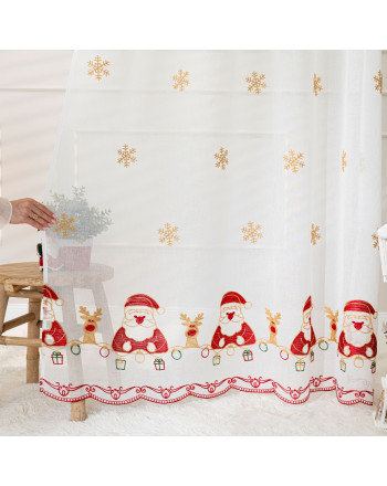 Biała firana z batystu z czerwonym haftem świątecznym (Mikołaj i renifer), szyta na wymiar na taśmie marszczącej.