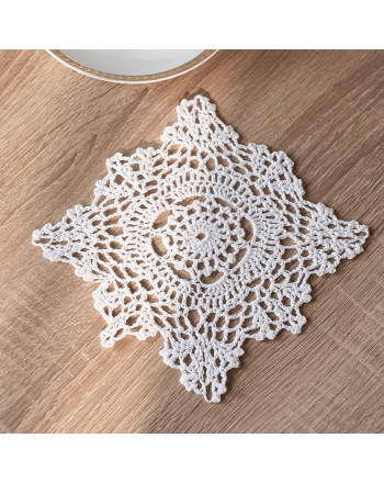 Serweta z ażurem, szerokość 15cm x wysokość 15cm, kolor 001 biały