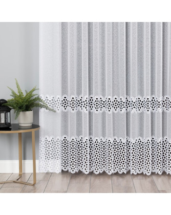 Nowoczesna firana na przelotkach markizeta z gipiurą, kolor biały - szyta na wymiar 