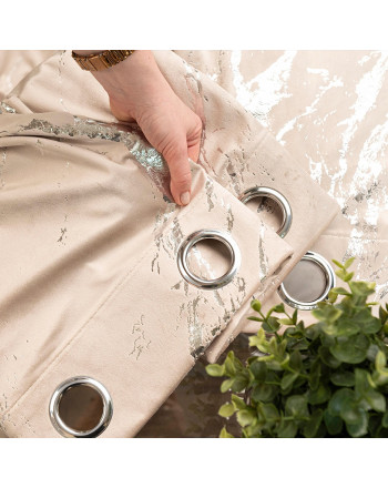 Gotowa zasłona welwetowa Marma na przelotkach ze srebrnym nadrukiem, kolor ciemny kremowy, rozmiar 140x250 cm