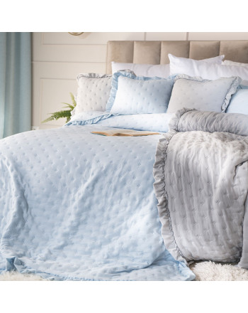 Narzuta na łóżko z dekoracyjną falbanką Werona, kolor baby blue, dostępna w 3 rozmiarach