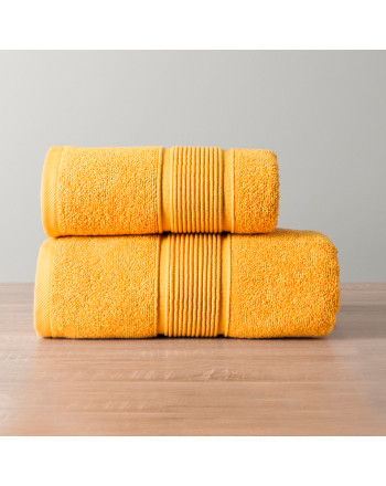 Szafranowy ręcznik bawełniany Naomi z elegancką bordiurą