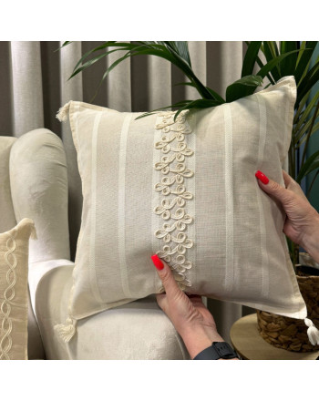 Poszewka dekoracyjna zakończona pomponikami, kolor beżowy, rozmiar 40x40 cm, Boho