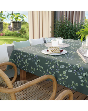 Obrus wodoodporny z nadrukiem w tonacji szaro-zielonej,  wykończony listwą, Jagody - szyty na wymiar