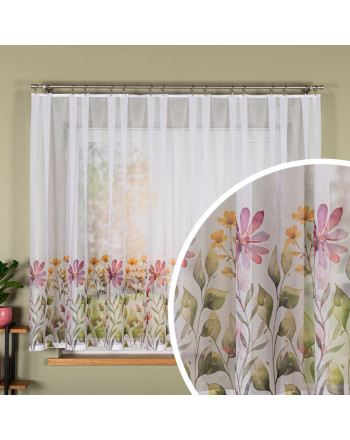 Krótka firanka żakardowa „Kwiatowa Łąka” w kolorze białym z nadrukiem kwiatów ze zbliżeniem wzoru – dekoracja okienna sprzedawana na metry