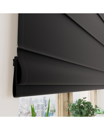 Czarna roleta rzymska zaciemniająca typu blackout do sypialni- szyta na wymiar
