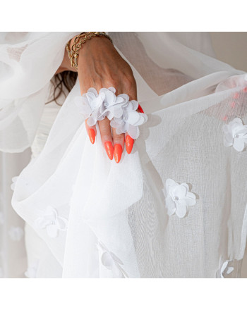 Firanka do salonu gotowa z etaminy w kwiaty 3D z perłą na taśmie 140x250 cm Perła