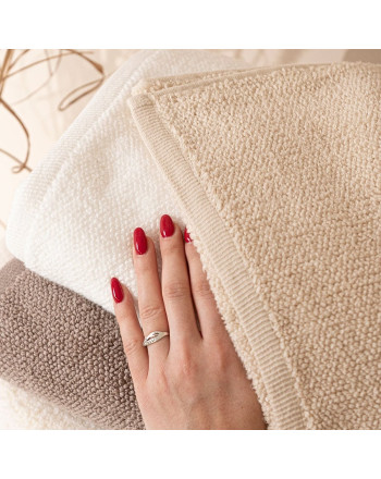 Ręcznik bawełniany w kolorze kremowym, oferowany w dwóch rozmiarach, Leon