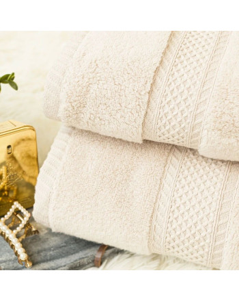 Miękki i delikatny ręcznik bawełniany w kolorze ciemnokremowym, oferowany w dwóch rozmiarach, Rodos