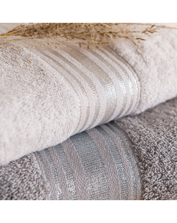 Ręcznik bawełniany z ozdobną bordiurą z nabłyszczanej srebrnej nici, kolor jasny szary, oferowany w dwóch rozmiarach, Oskar