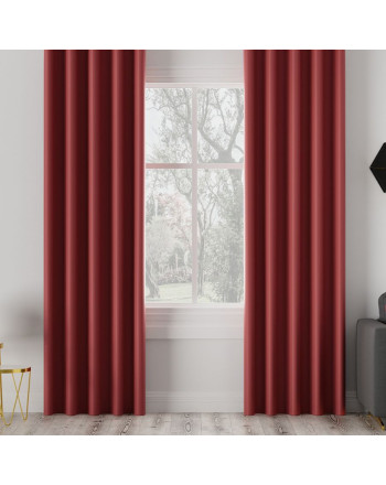 "Eleganckie zasłony w odcieniu czerwieni zaciemniające wnętrze w stylu nowoczesnym"