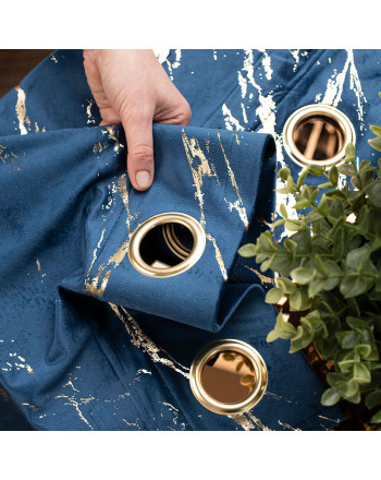 Gotowa zasłona welwetowa Marma na przelotkach za złotym zdobieniem, kolor granatowy, rozmiar 140x250 cm