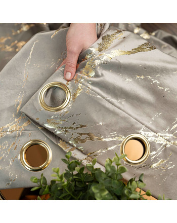 Gotowa zasłona welwetowa Marma na przelotkach za złotym zdobieniem, kolor szarobeżowy, rozmiar 140x250 cm