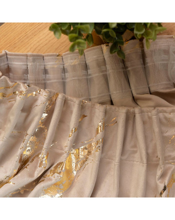 Gotowa welwetowa zasłona ze złotym nadrukiem na taśmie marszczącej w kolorze ciemnego beżu, rozmiar 140x250 cm,  Marma