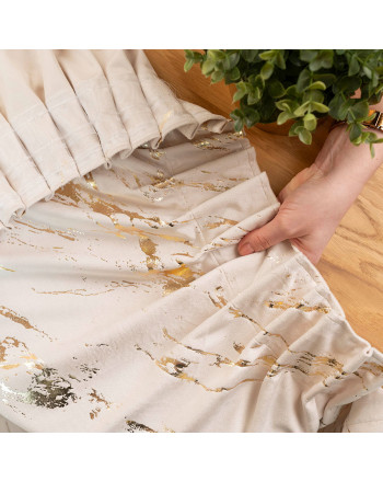 Gotowa welwetowa zasłona ze złotym nadrukiem, na taśmie marszczącej w kolorze kremowym, rozmiar 140x250 cm, Marma