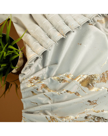 Gotowa welwetowa zasłona ze złotym nadrukiem na taśmie marszczącej w kolorze pastelowo-szarym, rozmiar 140x250 cm, Marma