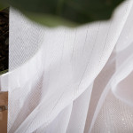 Długa firana wykonana z błyszczącej przędzy wzbogacona srebrną nicią, z ołowianką, wzór jodełki, kolor biały, wysokość 300 cm, Srebrna jodełka - sprzedawana na metry