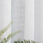 Długa firana z delikatnej tkaniny przypominającej płótno, kolor biały, wysokość 300 cm - sprzedawana na metry