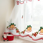 Biała batystowa zazdrostka ze świątecznym haftem, wysokość 70 cm - sprzedawana na metry