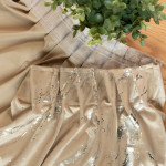 Gotowa welwetowa zasłona ze srebrnym nadrukiem na taśmie marszczącej, kolor ciemny beżowy, rozmiar 140x250 cm, Marma