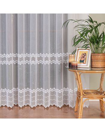 Długa firana haftowana z aplikacją do salonu, kolor biały, wysokość 290 cm - sprzedawana na metry