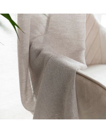 Dekoracyjna zasłonka z zagęszczanej siateczki z błyszczącą nicią, na taśmie marszczącej, kolor perłowy, rozmiar 145x245 cm, Mirella