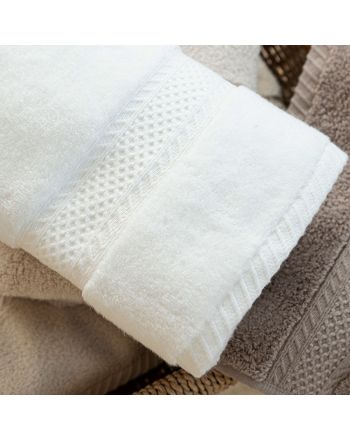 Miękki i delikatny ręcznik bawełniany w kolorze białym, oferowany w dwóch rozmiarach, Rodos