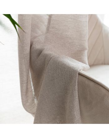 Dekoracyjna zasłonka z zagęszczanej siateczki z błyszczącą nicią, na taśmie marszczącej, kolor kość słoniowa, rozmiar 145x245 cm, Mirella