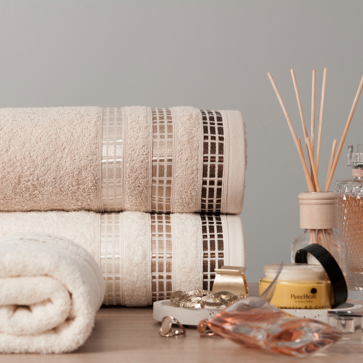 Beżowy ręcznik frotte Luxury