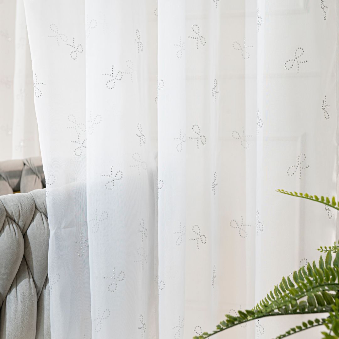 Firana do salonu na przelotkach woal z cyrkoniami w diamentowe srebrne kokardki wstążki Ribbon 140x250 cm