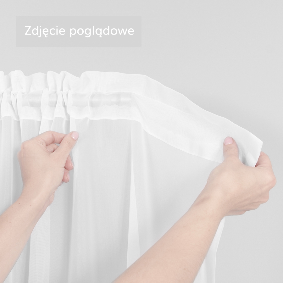 Krótka firanka woal z ołowianką do pokoju dziecięcego Futbol, Piłka na przelotkach, kolor niebieski - szyta na wymiar