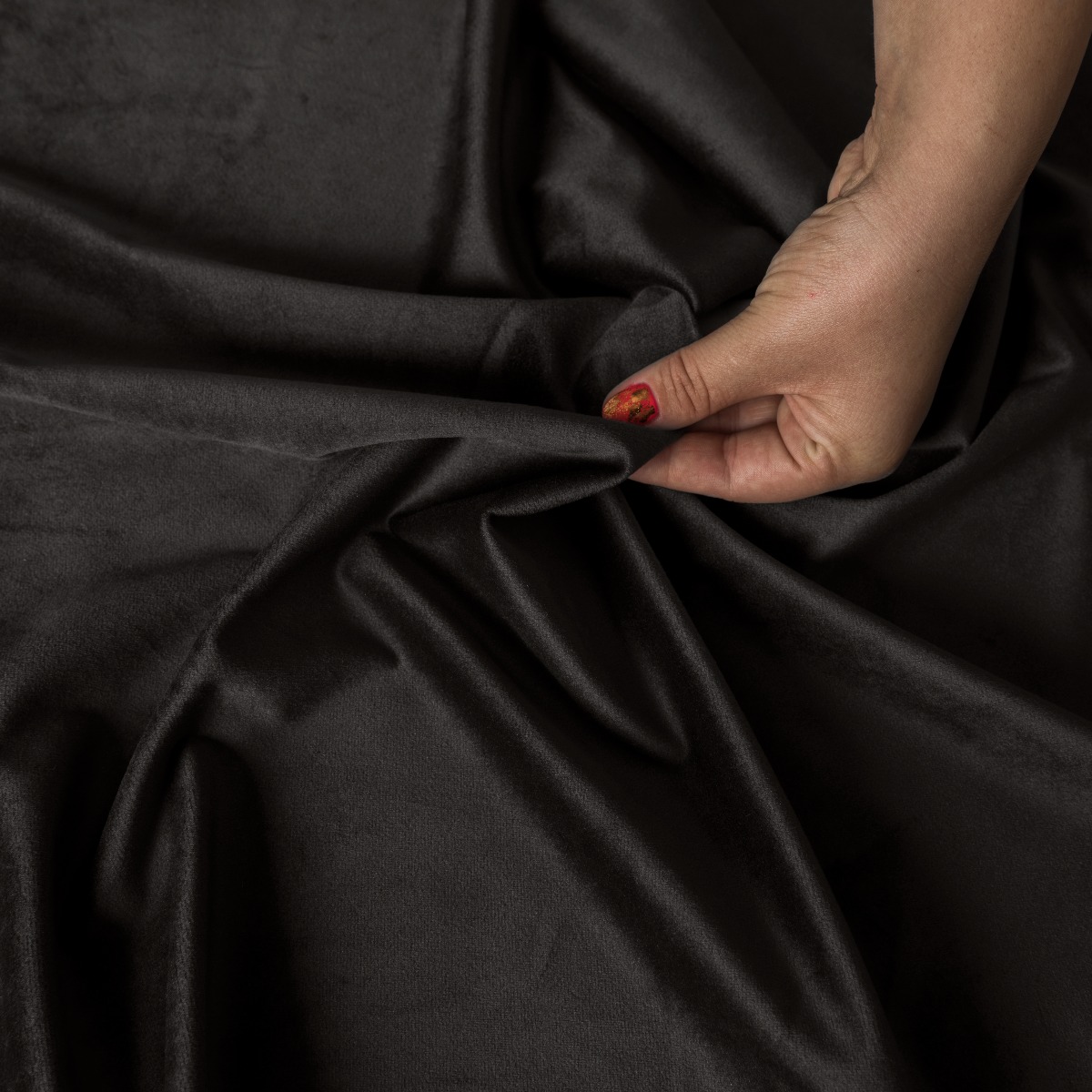 PREMIUM ALLURE Ekskluzywna zasłona na taśmie wave Velvet, kolor grafitowy - szyta na wymiar